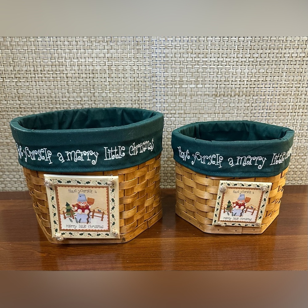 🎄VTG 1990s 2 Woven Hexagonal Christmas Themed Baskets Embroidered Green Liner